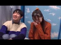 マジックミラー号　服着たままでいいのでマッサージさせてくれませんか！？と声をかけ巷で話題のクイックマッサージを初体験！愛する旦那とはミラー越し30cmの状況で声を我慢すればするほど感じちゃう・・・本物人妻が我慢できずにスカートの中で不倫SEX